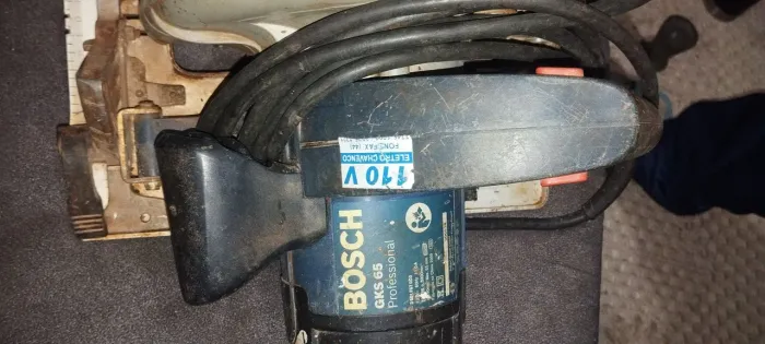 Vende se serra circula semi novo urgente de $1250 por $950 sou de maringa nao entrego
