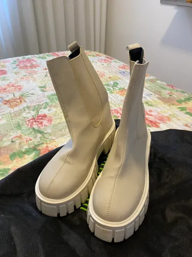 Bota off white