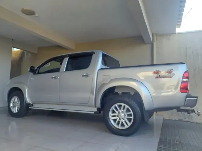 Toyota Hilux CD SRV D4-d 4X4 3.0 TDI Diesel AUT 2014