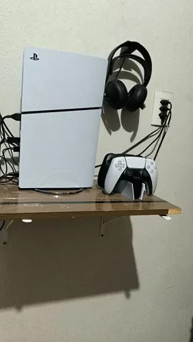 Ps5 slin 825 +2 controles + base de carregamento original + headset elite + base vertical 