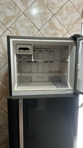Geladeira desapegando