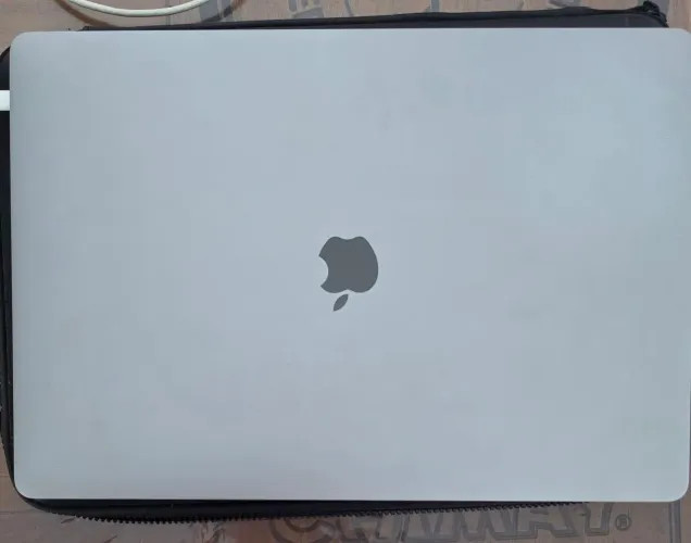 MacBook Pro 16", 2019, i7, 16GB, 512GBPouco Uso