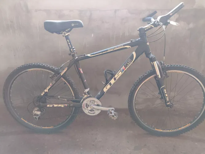 Vendo bicicleta aro 26 GTS, toda Shimano em ótimo estado.