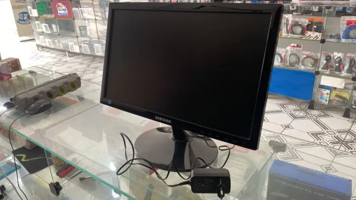 MONITOR SAMSUNG 5 MESES DE USO (SEM MARCAS), LED 18,5 HD VGA/DVI-D