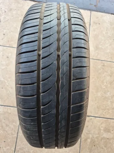 1 pneu marca pirelli P1 cinturato aro 195/60/15
