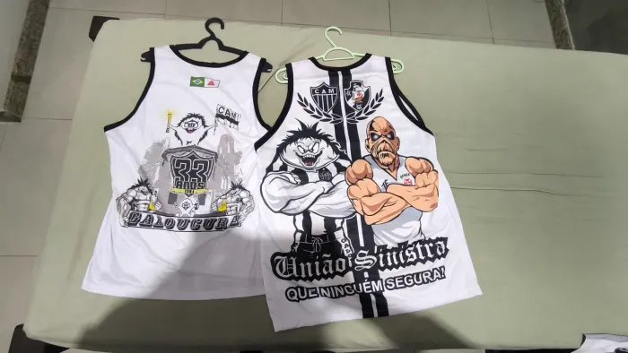 2 regatas Galoucura tamanho M a união Sinistra tamanho G