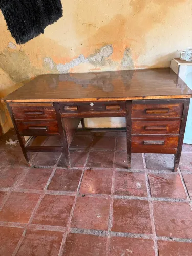 Mesa de Escritório em Madeira com 7 Gavetas