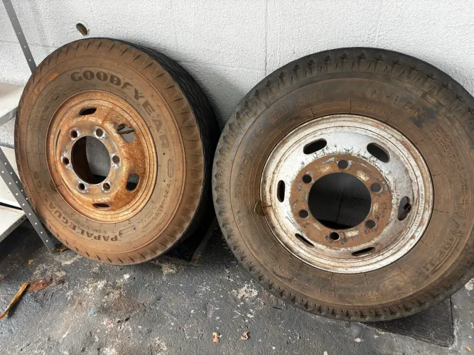 3 Pneus Goodyear com 5 rodas Aro 16 com câmara e fitao