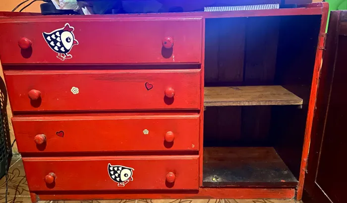 Cômoda 4 gavetas e 1 armário 