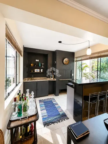Apartamento de 2 dormitórios e 1 vaga de garagem, no bairro Higienópolis, em Porto Alegre.