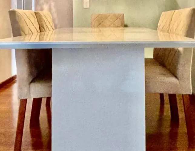 Mesa de jantar 1,80/1,00 laqueada offwhite valor 1.250,00