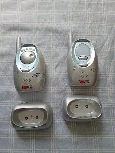 Babá eletrônica via pilha ou fonte