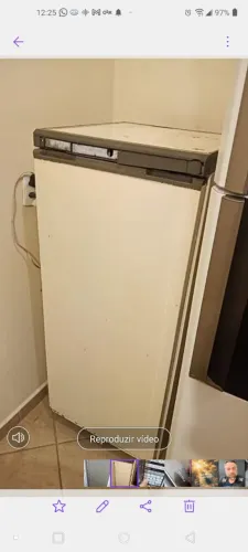 FREEZER VERTICAL USADO. 110V. COM RODINHAS.