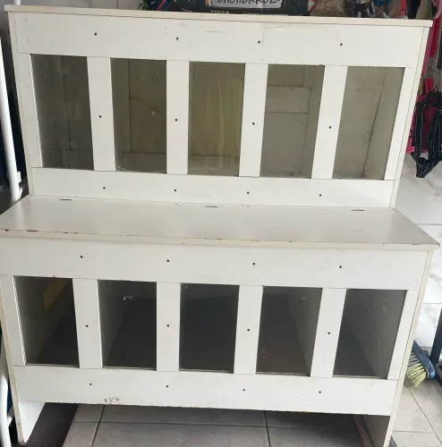 Dispenser para ração em madeira semi novo