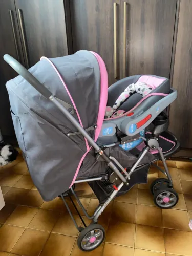 Carrinho de bebê + bebê conforto 