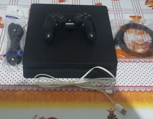 Ps4 slim 1 terá 1 controle 50 jogos com Fifa 26 e pes 26