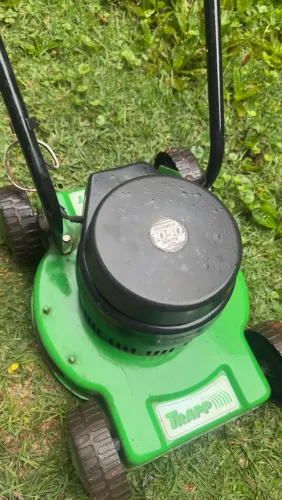 Máquina de Cortar Grama