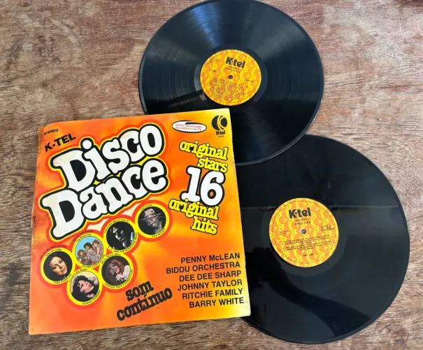 Vinil "Disco Dance - 16 Original Hits", uma clássica coletânea 1976