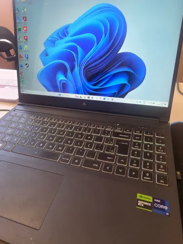 AVELL A65 ION / 64GB RAM, 8GB RTX 4060, 1TB SSD, I9-12900HX