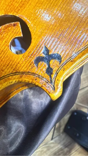 Violino de autor Marcos Pandolfi marchetaria