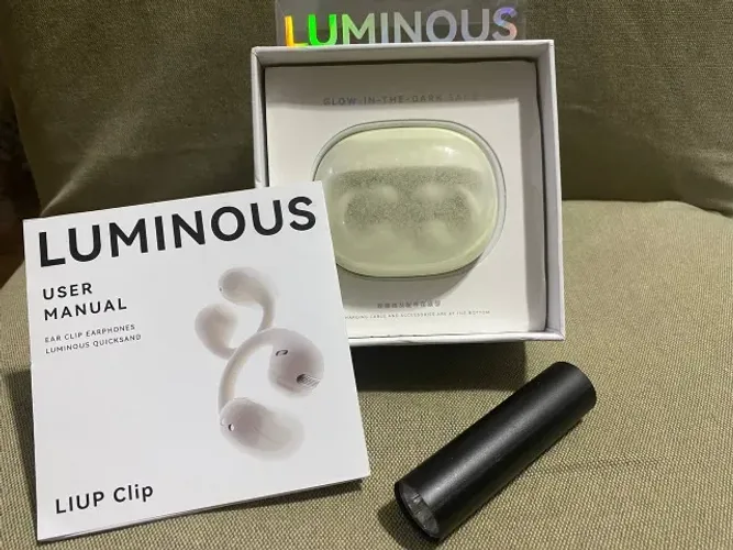 Fones De Ouvido Liup LP2 earclips com case que brilha no escuro