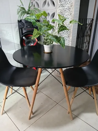 Mesa linda 200,00. *84