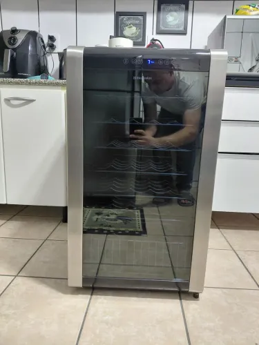 Adega Climatizada Electrolux 34 garrafas