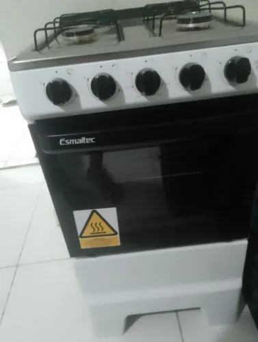 Fogão novo. Com gás .