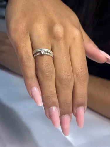 Alongamento de unhas e esmaltação em gel - SJC