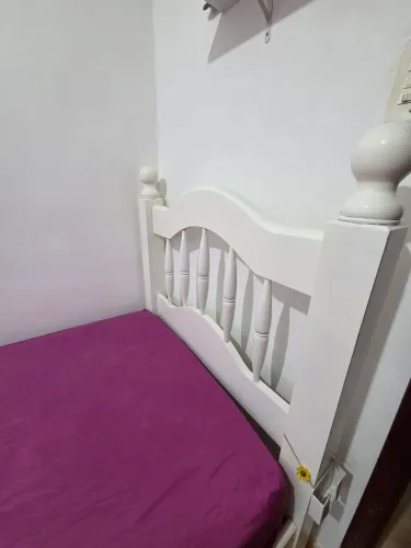 Cama madeira maciça laqueada solteirão - URGENTE