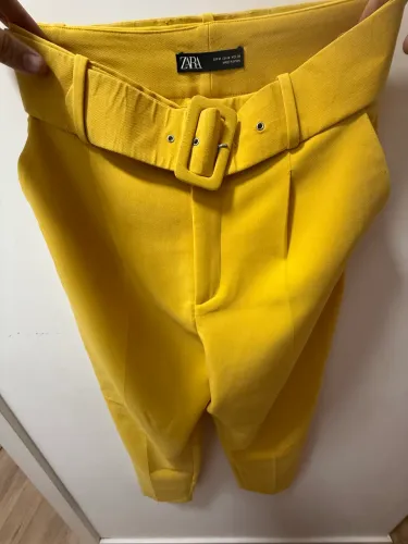 Calça Zara amarela