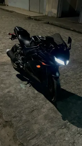 Yamaha YZF R15 2025 cor preta 