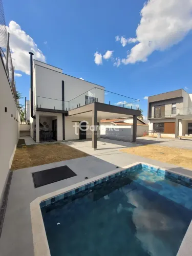 Casa de Condomínio em Atibaia, 3 suítes, piscina, área gourmet, para venda com 184m² e 3 v
