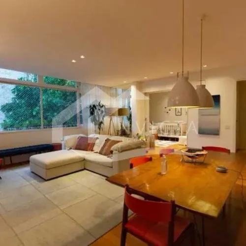 Maravilhoso apartamento de 2 quartos reformado na Lagoa