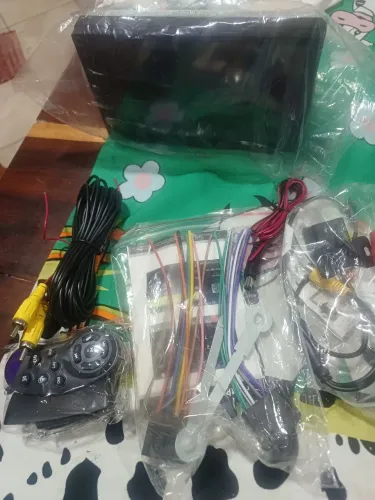 Vendo central multimídia nova.