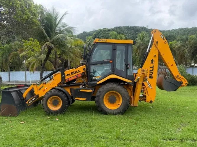 Retroescavadeira BULL HD 96