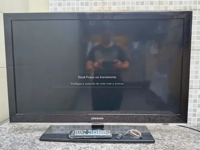TV Samsung 40" Full HD LN40C530 - Excelente Estado + Controle