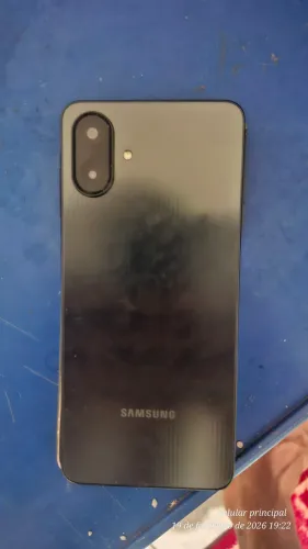 Vende-se celular semi novo 