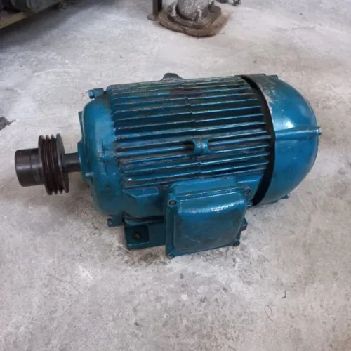 Motor elétrico 440v de 15cv usado - 00750