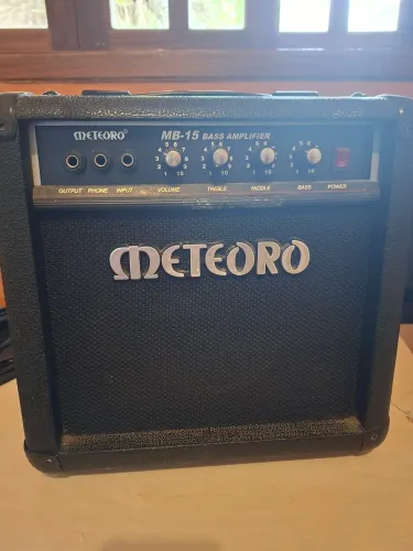 Amplificador de baixo Meteoro