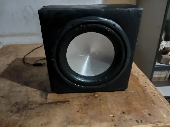 Caixa de som autofalante unlike 12"