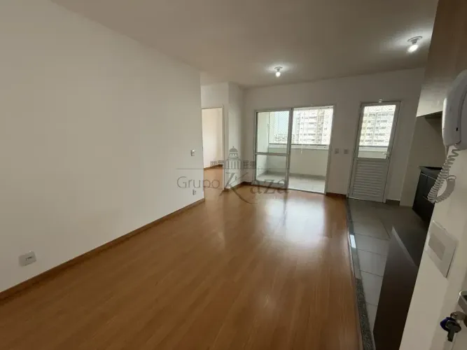 Parque Industrial | 75m² | 3 Dormitórios (1 Suíte) | Varanda com Cortina de Vidro | 2 Vaga