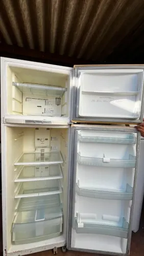 Geladeira Frost Free 220V