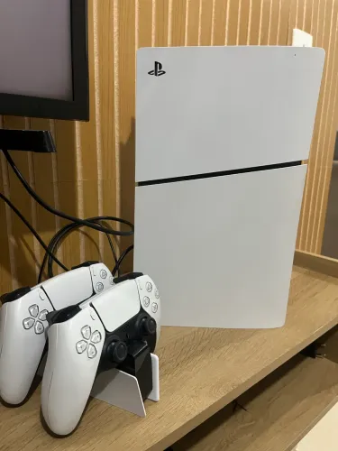 PS5 Slim Digital 1TB + 2 Controles + Dock Carregador + Caixa
