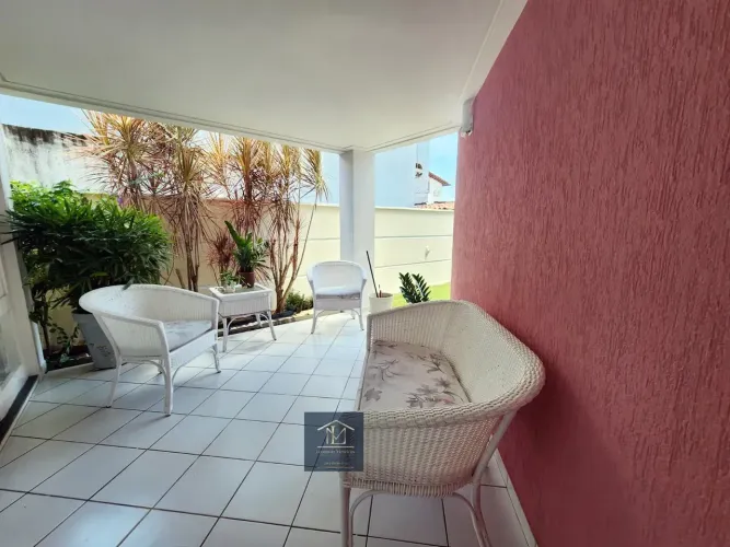 Casa Duplex em Condomínio fechado com 233 m² com 4 quartos em Nova Parnamirim - Parnamirim