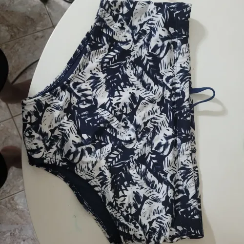 Sunga azul rajada em branco. Tamanho M
