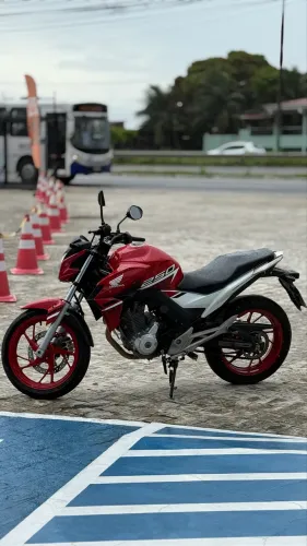 CB Twister 250cc muito nova, pouco rodada e toda revisada.
