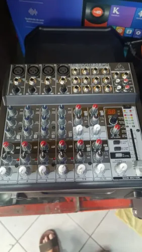 Mesa de som behringer xenyx 1202fx