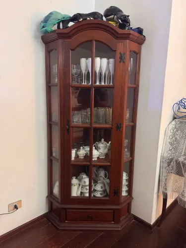 Cristaleira de Canto Estilo Colonial Velha Bahia em Madeira