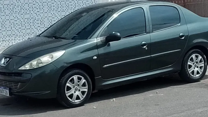 Peugeot 207 Sedan Passion XR 1.4 Flex 8V 4P 2013